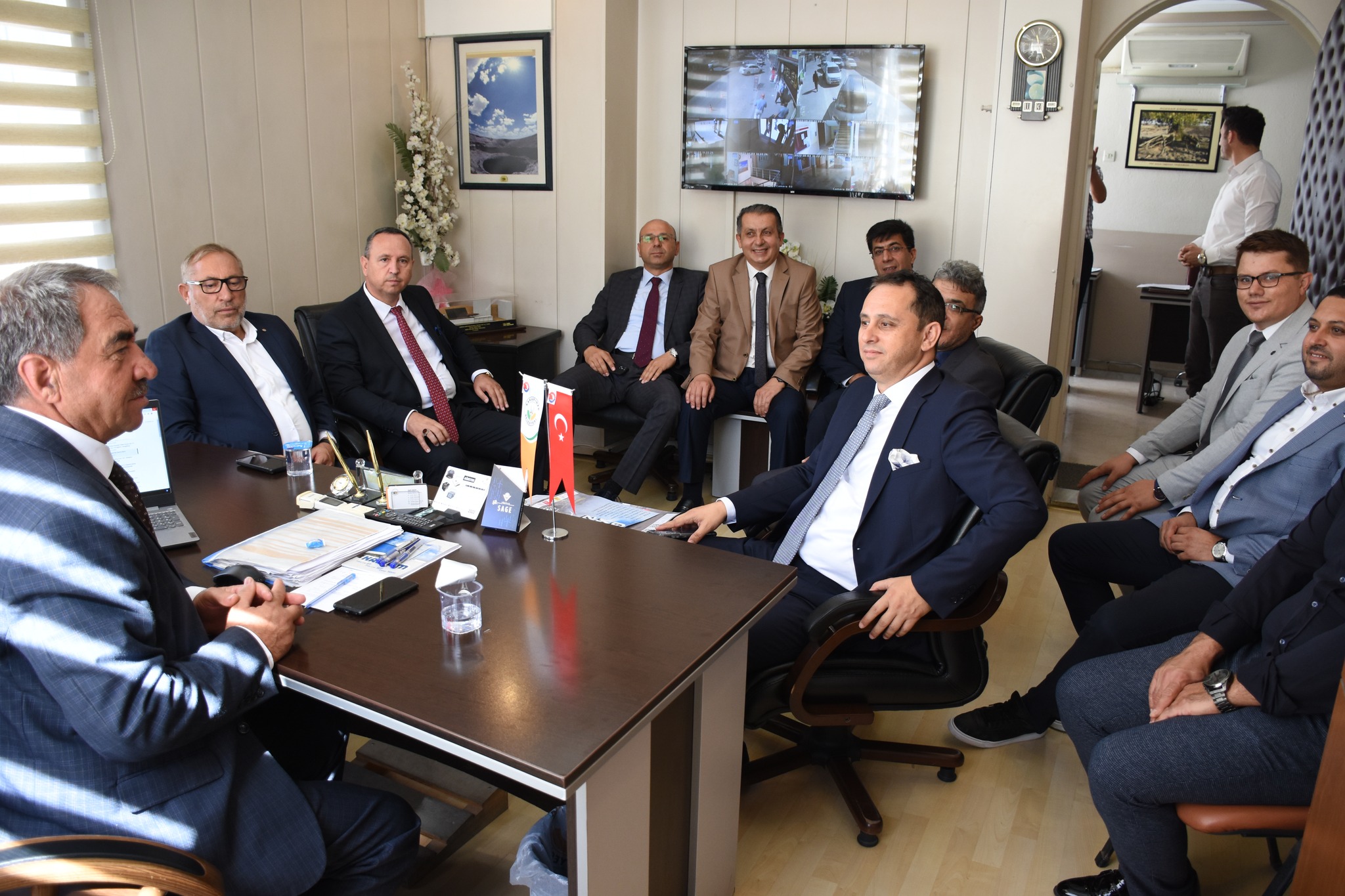 KARBİAD yönetiminden Karapınar Belediye Başkan Yardımcısı Halil Aker ziyareti